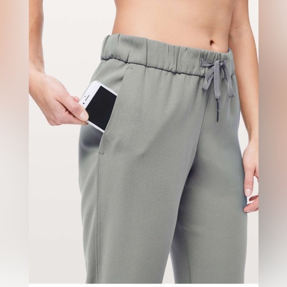 lululemon On The Fly Crop - Picture 2 of 8